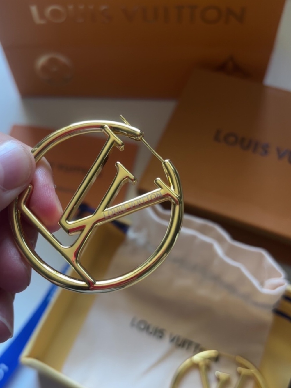 LV iconic hoop earrings - Picture 3 of 5